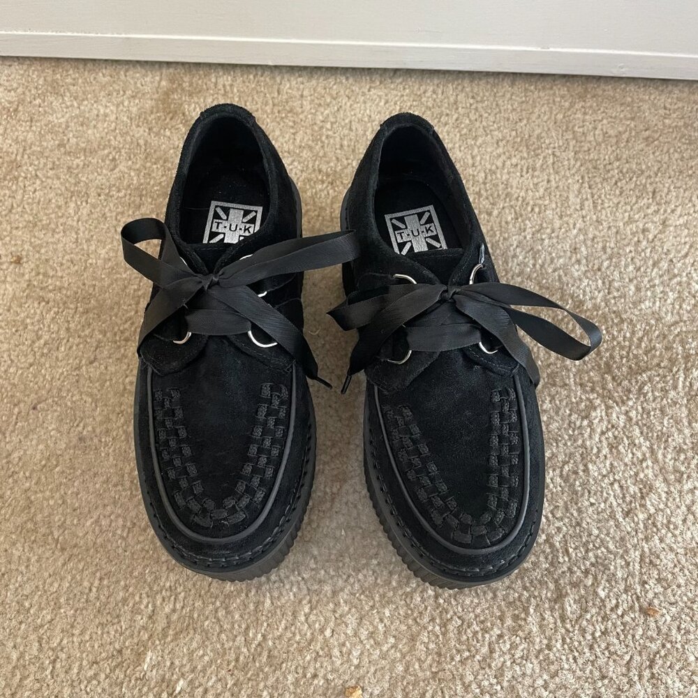 New TUK Black Suede Classic Stratocreeper Shoes with TUK Satin Laces - Picture 3 of 8